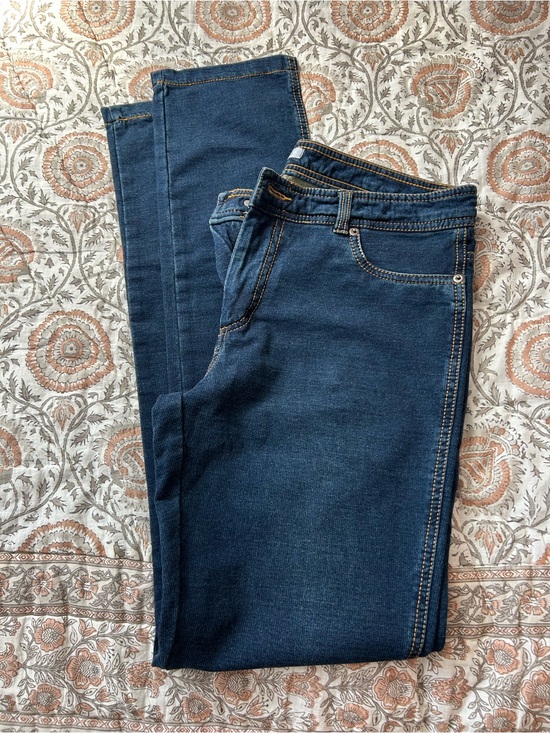 Denim - Women’s dark blue jeans